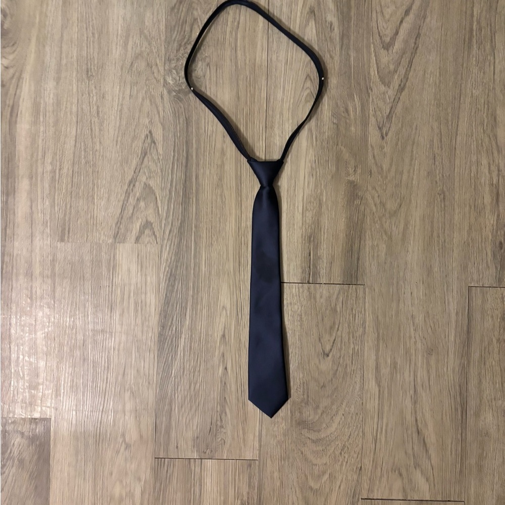 Tommy Hilfiger Elegant Navy Blue Tie
